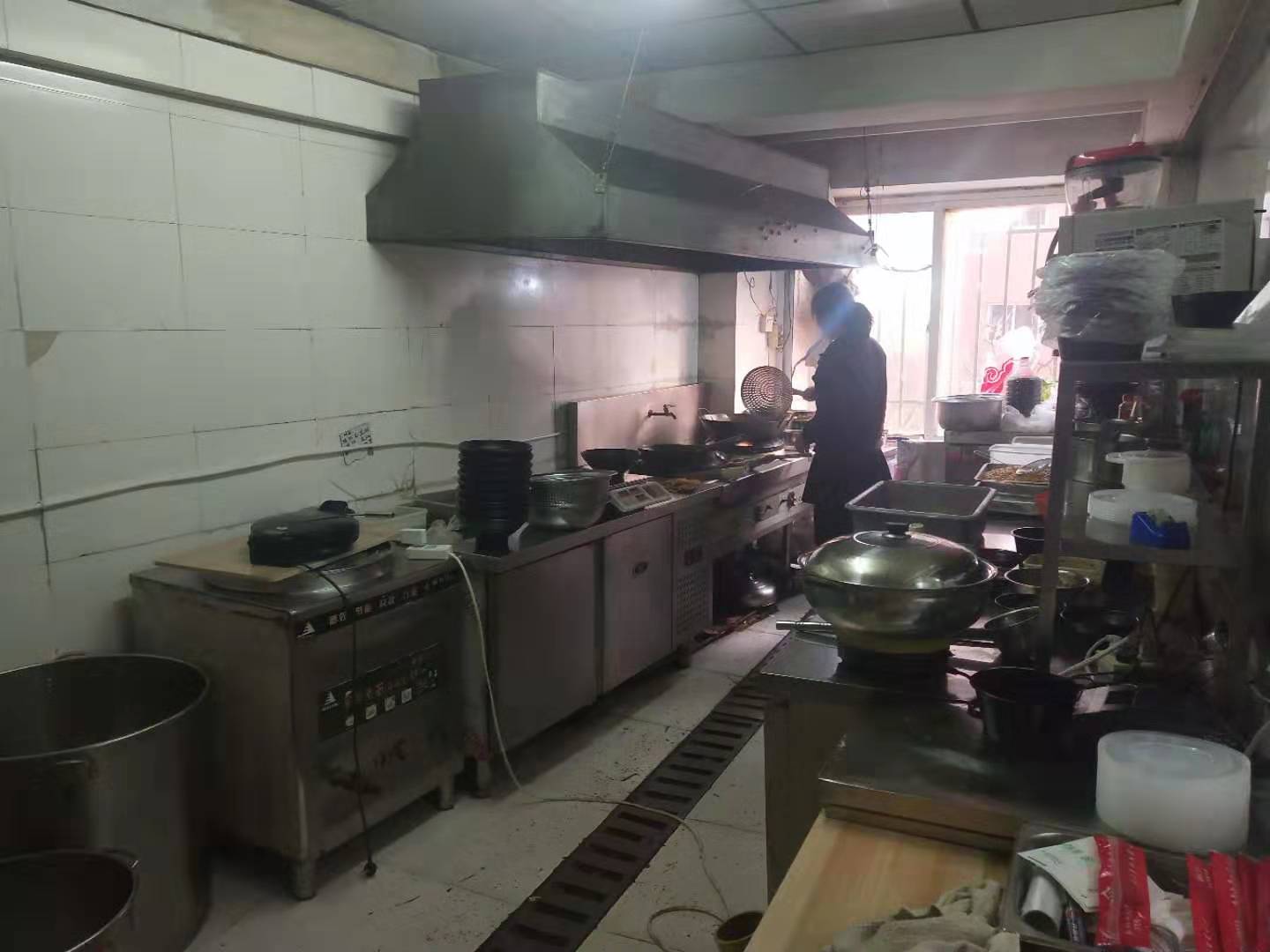 �׷۵꼱תʵ��ͼƬ