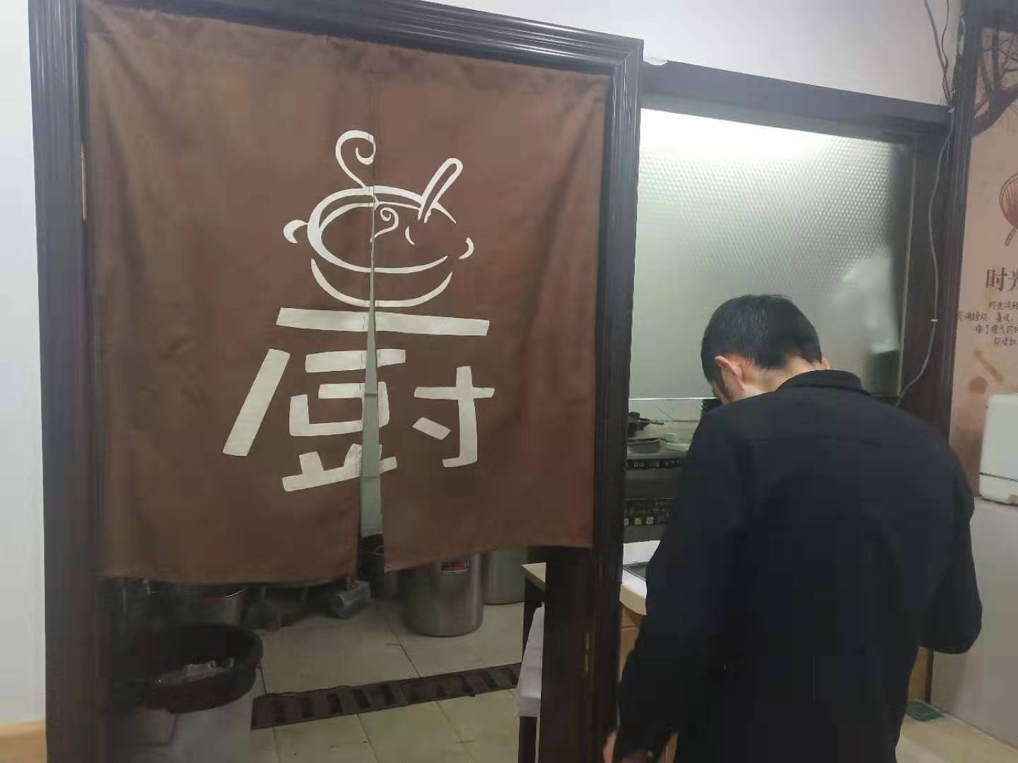 �׷۵꼱תʵ��ͼƬ