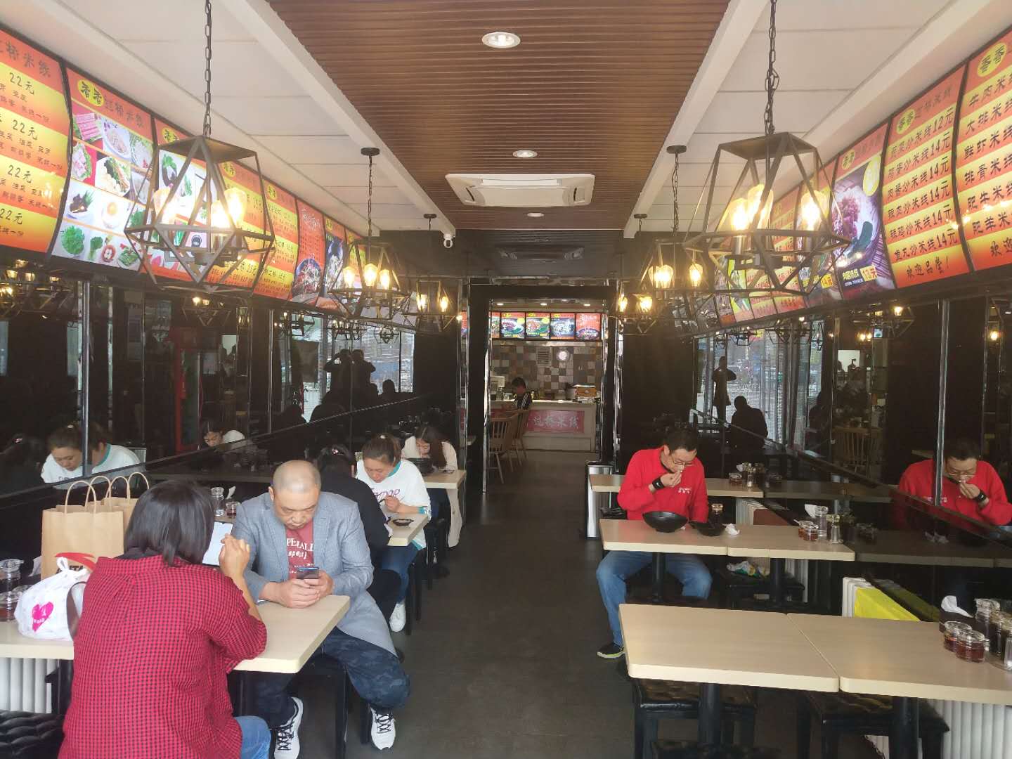 ��ˮǰ��ҵ�־�װ����ת��ʵ��ͼƬ