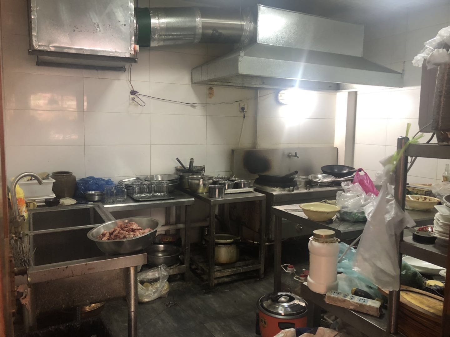 �ٽ־�װ�����տ���ת��ʵ��ͼƬ