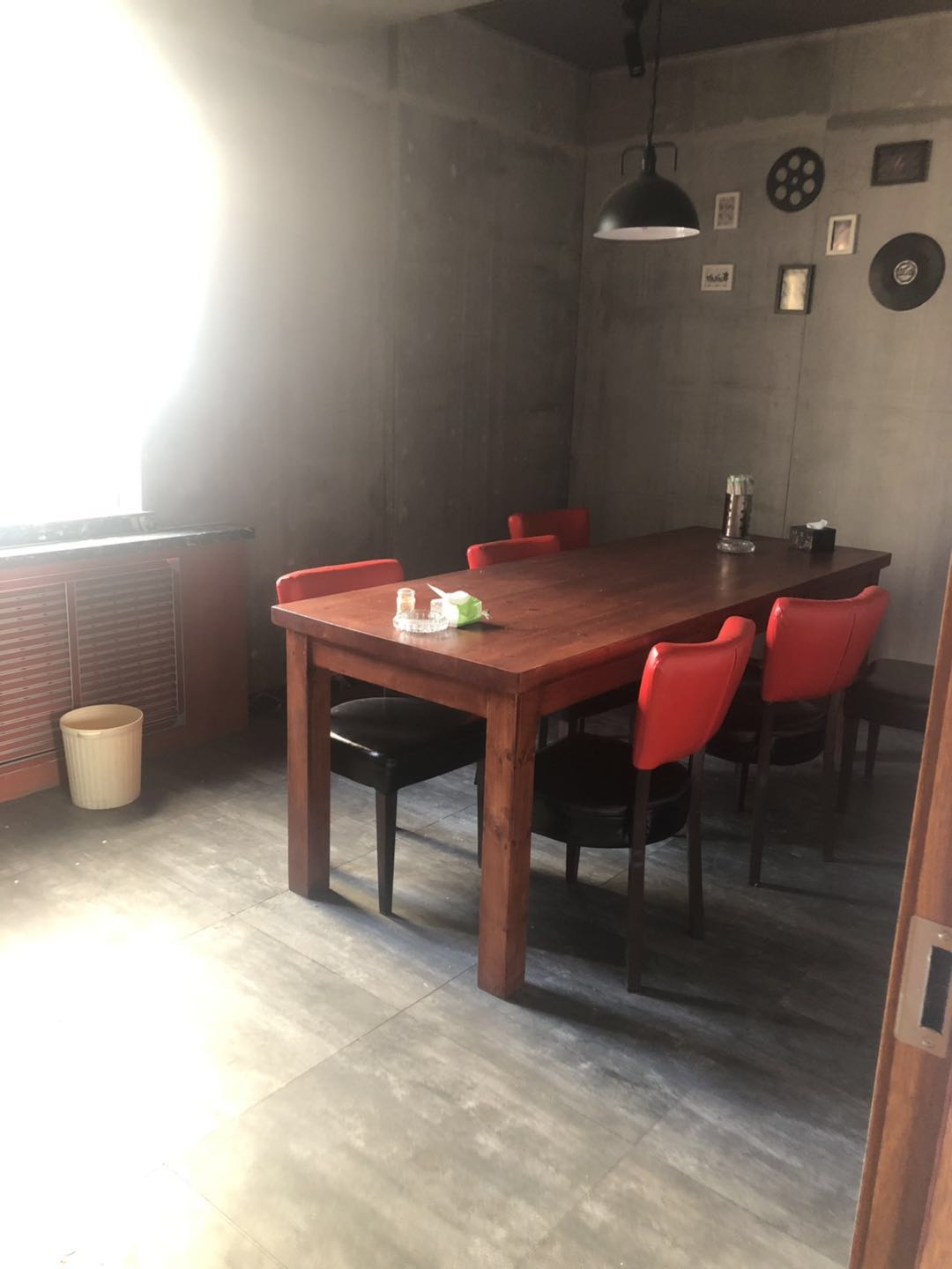 �ٽ־�װ�����տ���ת��ʵ��ͼƬ