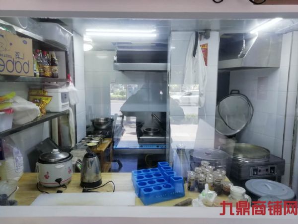 �����ٽ־�װ������ת��ʵ��ͼƬ