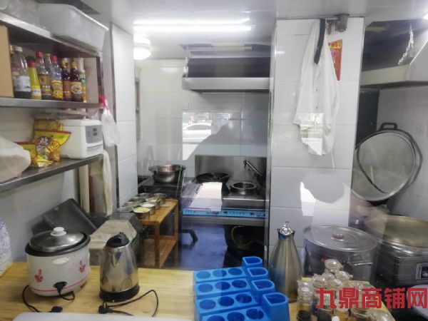 �����ٽ־�װ������ת��ʵ��ͼƬ