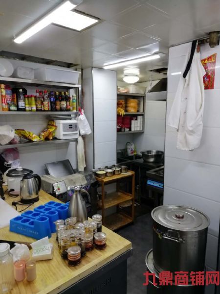 �����ٽ־�װ������ת��ʵ��ͼƬ