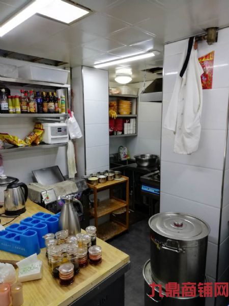 �����ٽ־�װ������ת��ʵ��ͼƬ