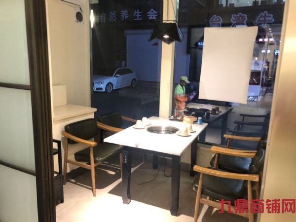 ���˹㳡���ָ���������ת��ʵ��ͼƬ