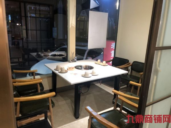 ���˹㳡���ָ���������ת��ʵ��ͼƬ