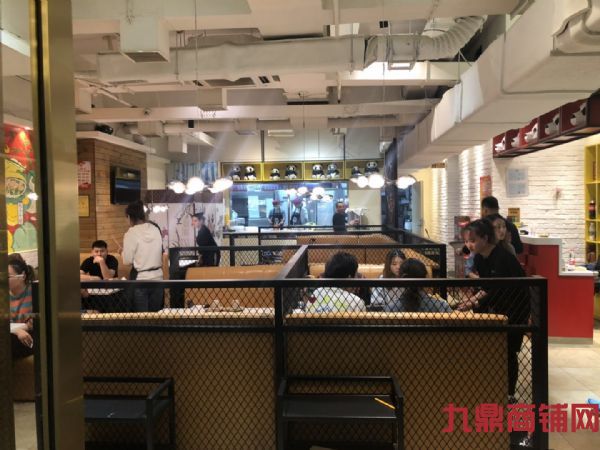 ���˹㳡���ָ���������ת��ʵ��ͼƬ