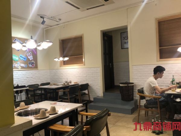 ���˹㳡���ָ���������ת��ʵ��ͼƬ