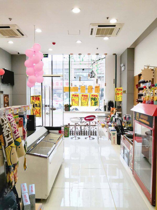 ��װ��Ʒ�ƽ��ڳ���ת��ʵ��ͼƬ