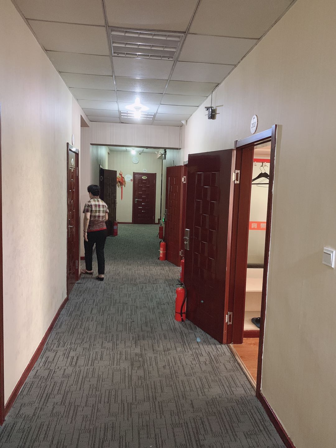 ��ʦ������װ����ת��ʵ��ͼƬ