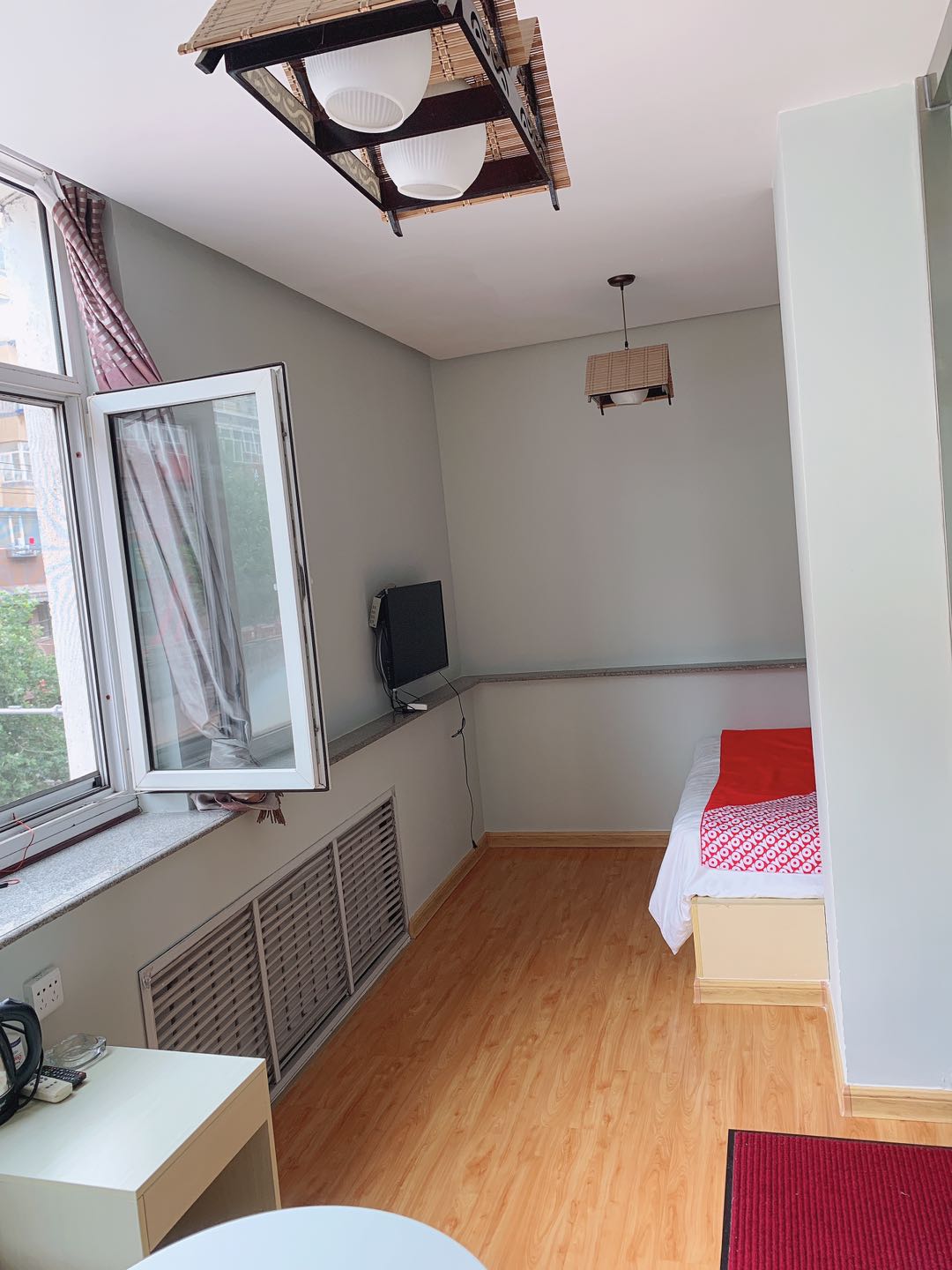 ��ʦ������װ����ת��ʵ��ͼƬ