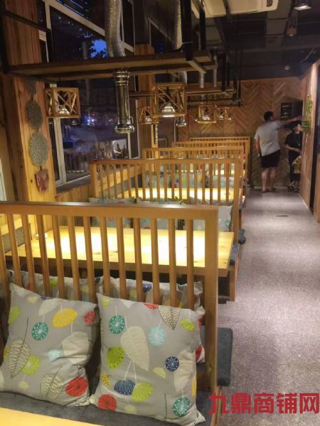 ��������ϵ��ٽ�����ת��ʵ��ͼƬ