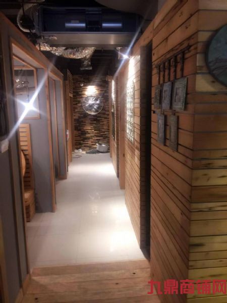 ��������ϵ��ٽ�����ת��ʵ��ͼƬ