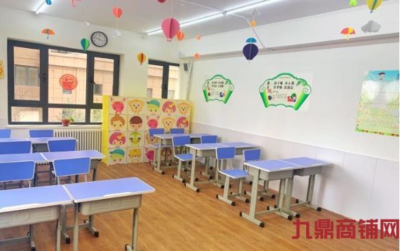 ���������ٽ���ѵ����ת��ʵ��ͼƬ