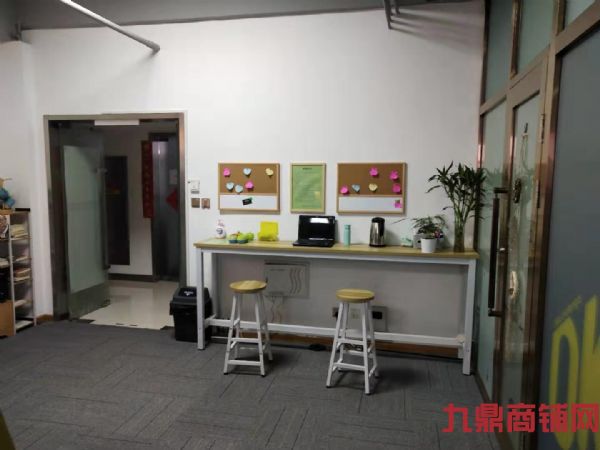 ����������װ����ѵ����ת��ʵ��ͼƬ