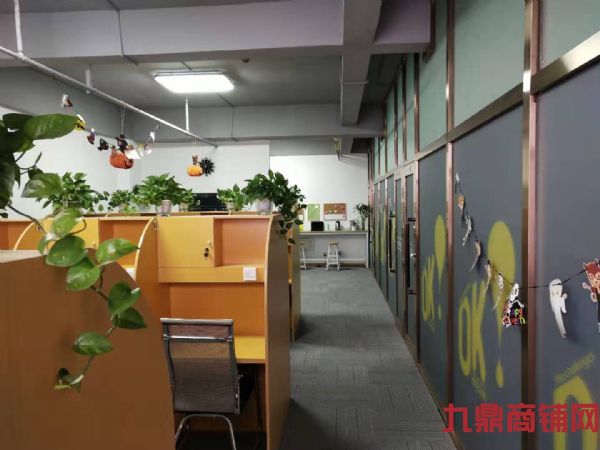 ����������װ����ѵ����ת��ʵ��ͼƬ