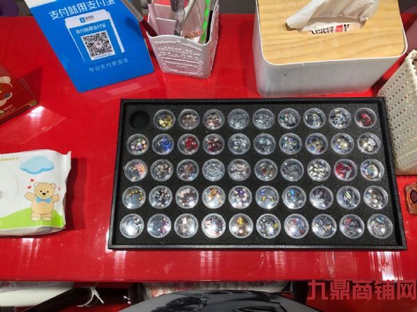 �������ݵ�ʵ��ͼƬ