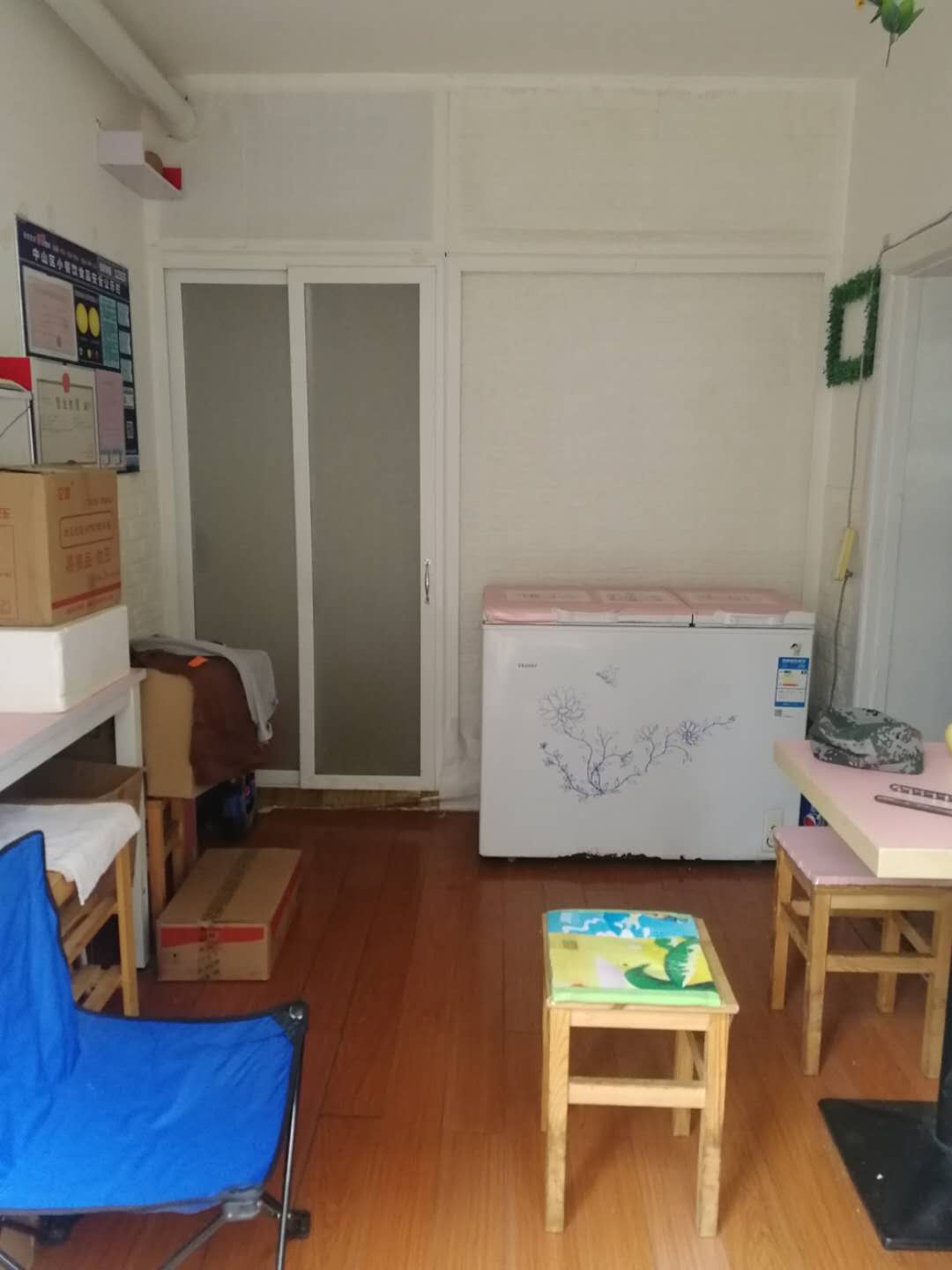 ��ת�ã����˹㳡�ٽֵ��̵ͼ�ת��ʵ��ͼƬ