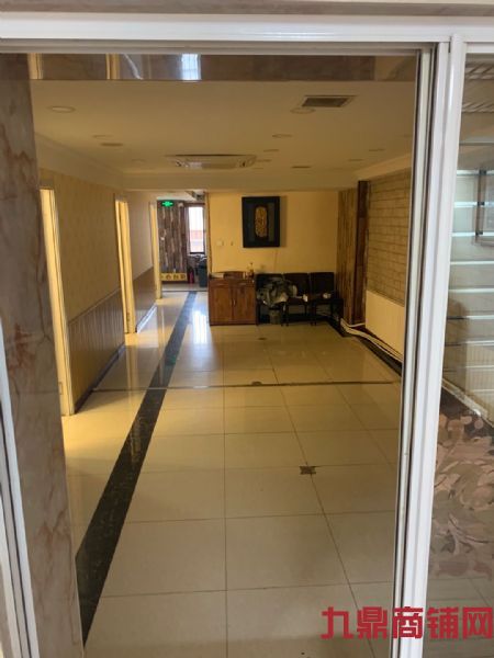 �����ٽ����̼���ʵ��ͼƬ