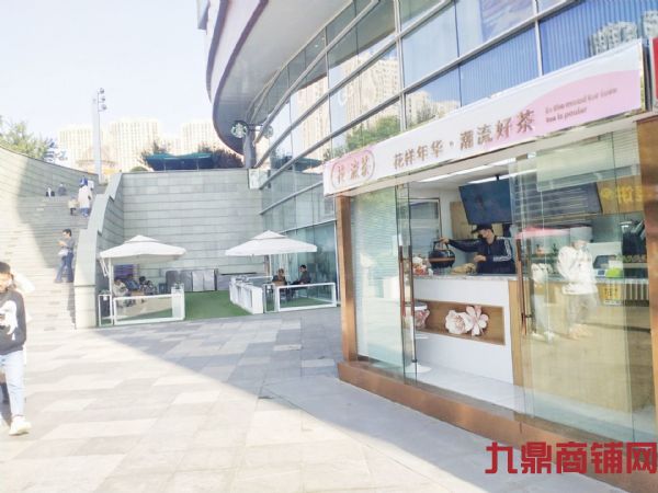 �����ںϳǵ����ھ��ѵؽ�����ת��ʵ��ͼƬ