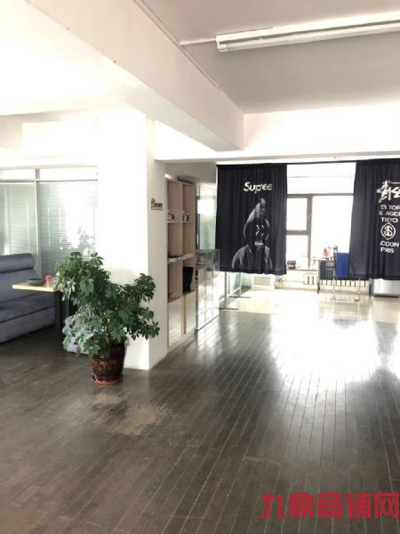 ��������ת��ʵ��ͼƬ