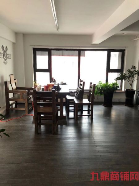 ��������ת��ʵ��ͼƬ