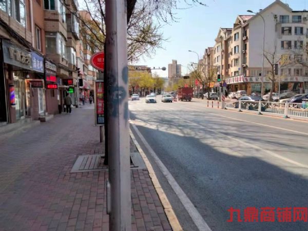 ��һ·�ڽ�����ת��ʵ��ͼƬ