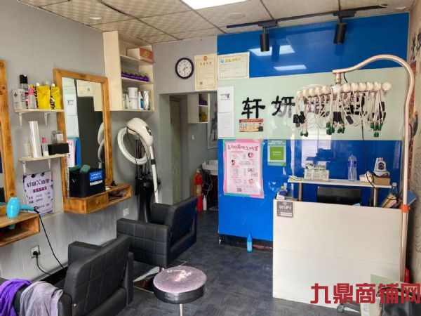 �ٽ�������ת��ʵ��ͼƬ