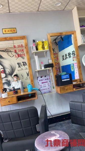 �ٽ�������ת��ʵ��ͼƬ