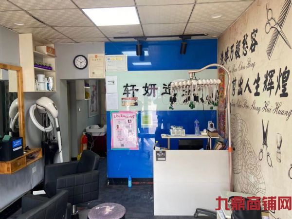 �ٽ�������ת��ʵ��ͼƬ