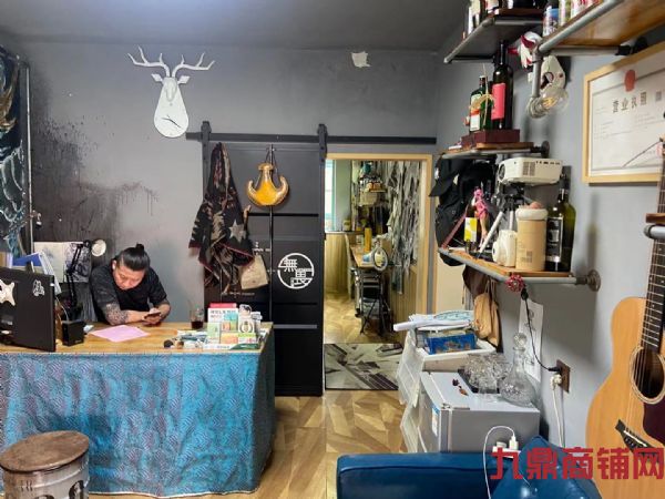 �����ٽ�������ת��ʵ��ͼƬ