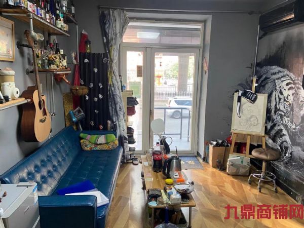 �����ٽ�������ת��ʵ��ͼƬ