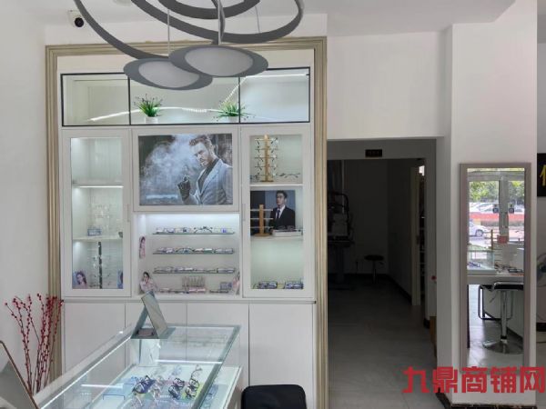 �ٽ�����ת��ʵ��ͼƬ