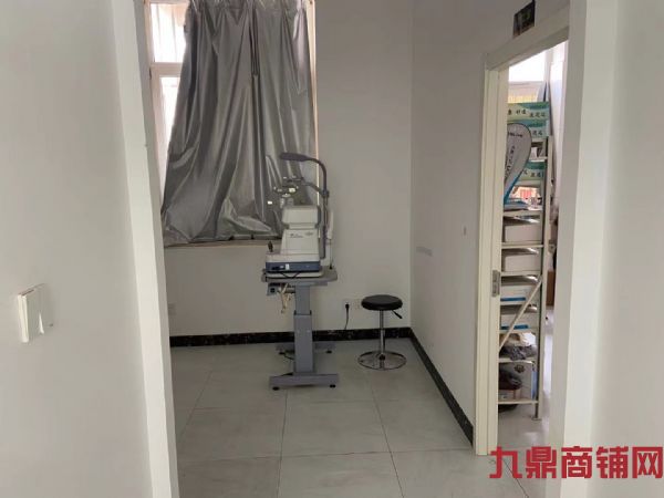 �ٽ�����ת��ʵ��ͼƬ