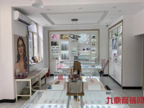 �ٽ�����ת��ʵ��ͼƬ