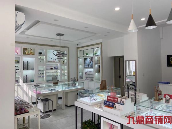 �ٽ�����ת��ʵ��ͼƬ