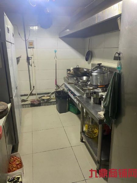 �ٽ���ʳ�ǵ���ת��ʵ��ͼƬ