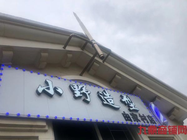 �ٽ�������ת��ʵ��ͼƬ