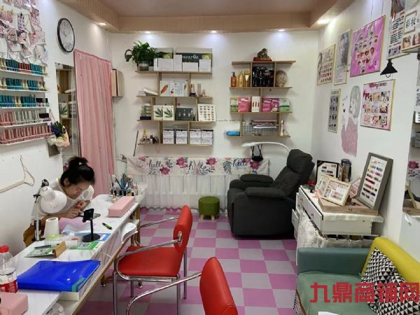 �ٽ����׵�ת��ʵ��ͼƬ