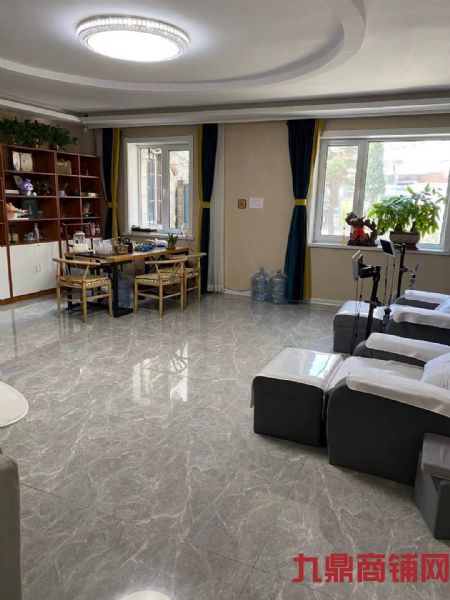 ��������ʢ����վ�����ٽ�����ת��ʵ��ͼƬ