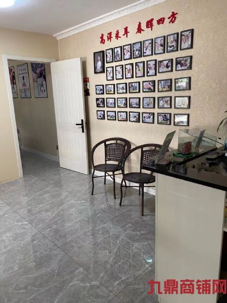 ��������ʢ����վ�����ٽ�����ת��ʵ��ͼƬ