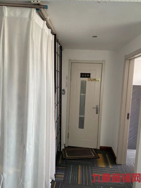 ��˹��������ϰ��ת��ʵ��ͼƬ