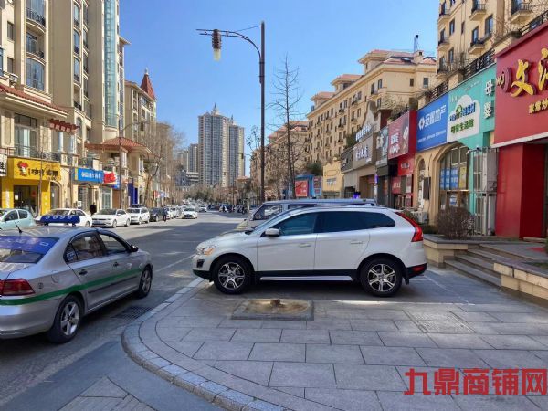 Сƽ���ٽִ���ͷ���������ת��ʵ��ͼƬ