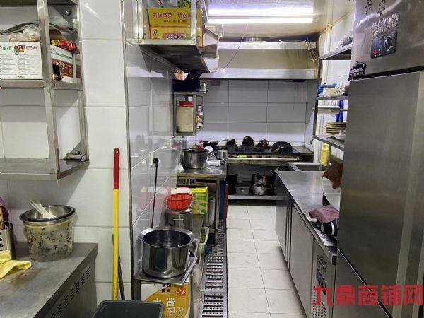 Сƽ���ٽִ���ͷ���������ת��ʵ��ͼƬ