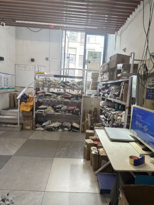 �ʾ���С���ٽ���վת��ʵ��ͼƬ