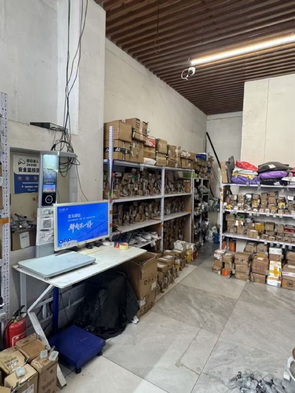 �ʾ���С���ٽ���վת��ʵ��ͼƬ