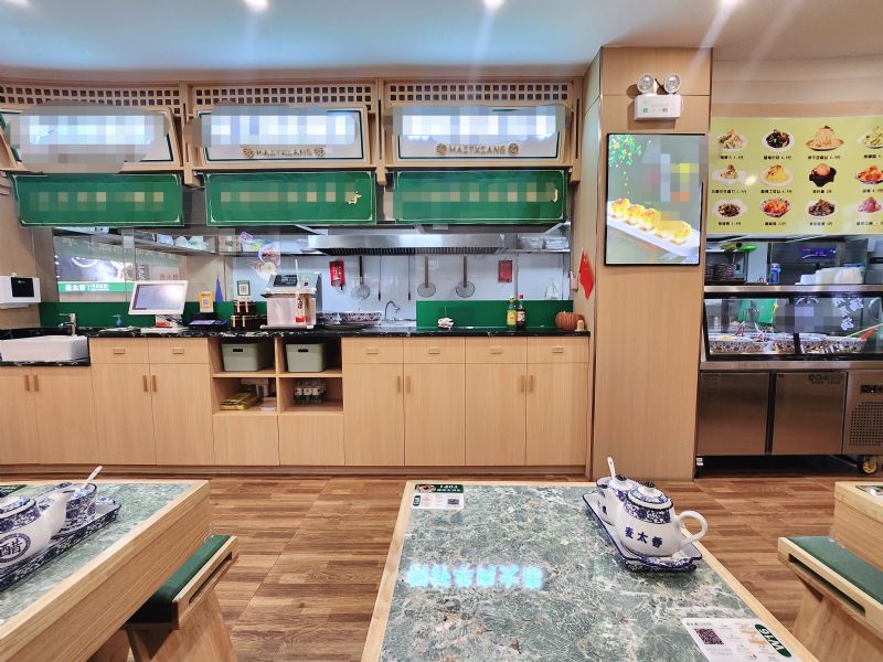 ���߹㳡���лƽ�ضξ�װ�����ת��ʵ��ͼƬ