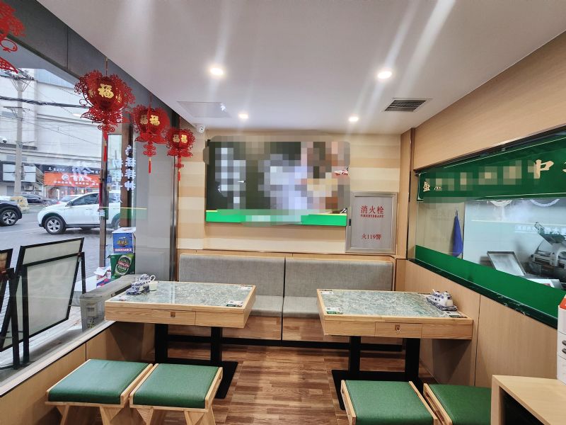 ���߹㳡���лƽ�ضξ�װ�����ת��ʵ��ͼƬ