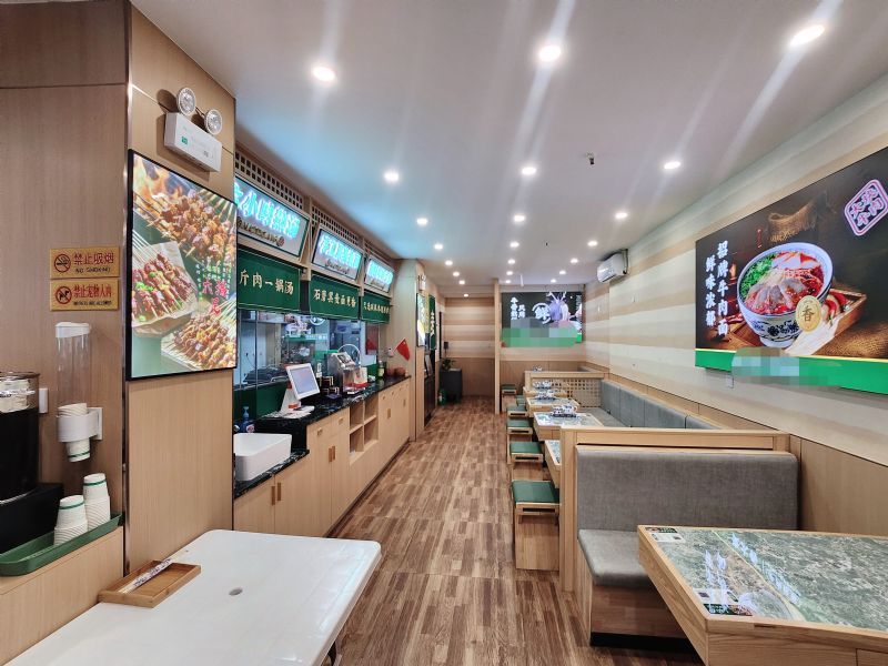 ���߹㳡���лƽ�ضξ�װ�����ת��ʵ��ͼƬ